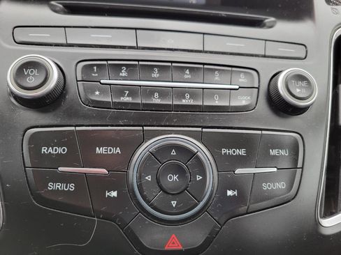 Used 2016 Ford Focus SE w/ Equipment Group 201A FWD image 17