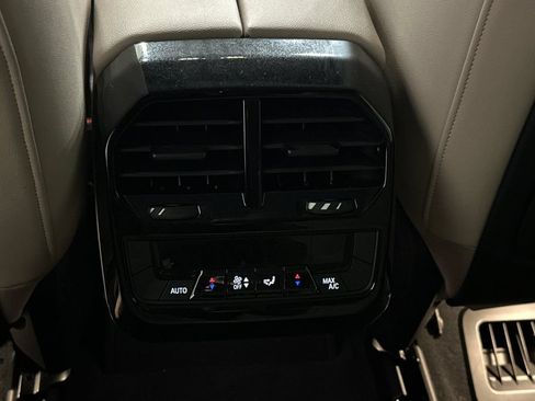 Used 2023 BMW iX xDrive50 w/ Sport Package AWD/4WD image 14