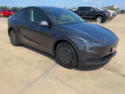 Used 2026 Tesla Model Y AWD image 9
