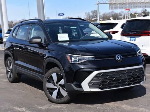 Used 2025 Volkswagen Taos S image 2