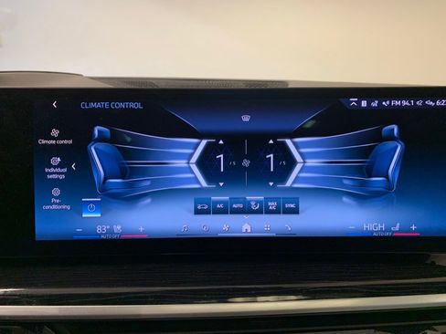Used 2024 BMW X5 xDrive40i w/ M Sport Package AWD/4WD image 35