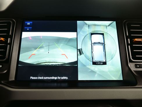 Used 2023 Ford Bronco Badlands image 16