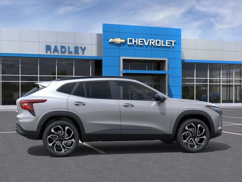New 2026 Chevrolet Trax RS w/ Sunroof Package FWD image 5