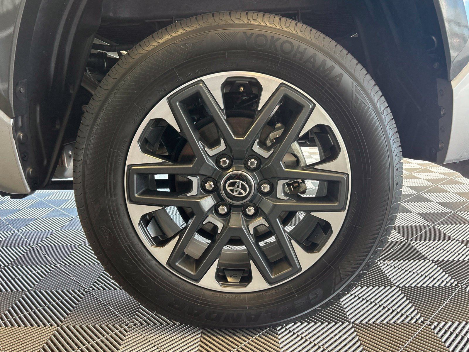 Used 2026 Toyota Tundra Limited AWD/4WD image 8