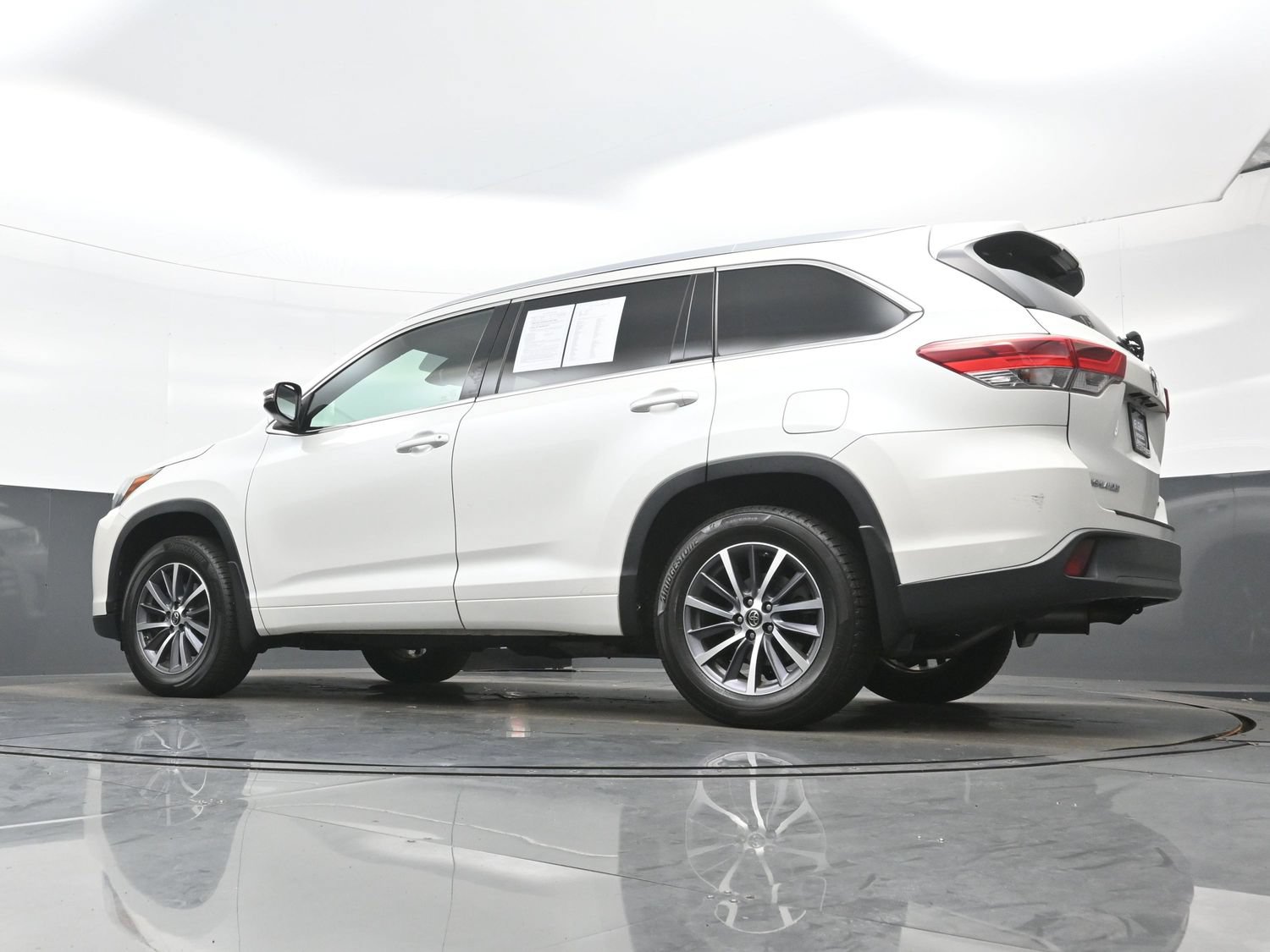 Used 2017 Toyota Highlander XLE AWD/4WD image 31