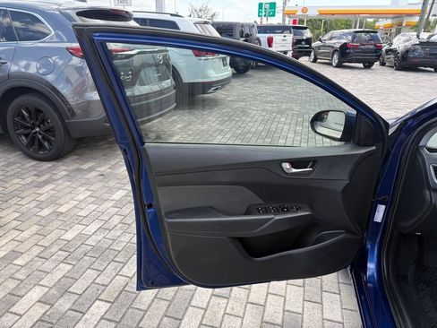 Used 2021 Hyundai Accent Limited FWD image 9