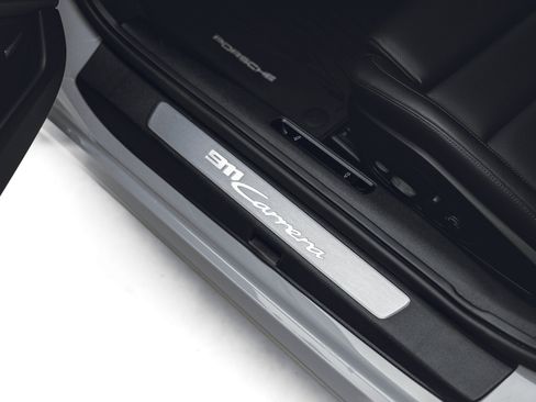 Used 2025 Porsche 911 Carrera RWD image 39