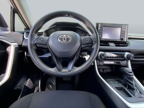 Used 2020 Toyota RAV4 LE FWD image 6