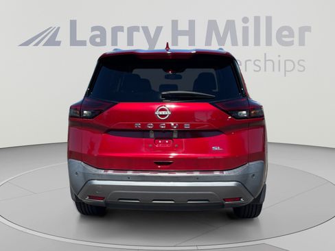 Used 2023 Nissan Rogue SL w/ SL Premium Package FWD image 4
