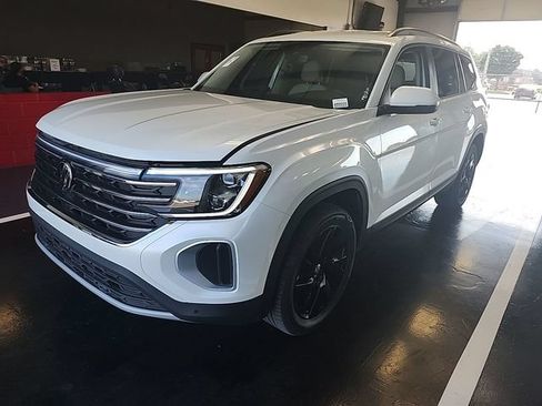 Used 2026 Volkswagen Atlas SE AWD/4WD image 2