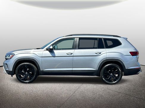 Used 2023 Volkswagen Atlas SE w/ Black Wheel Package AWD/4WD image 2