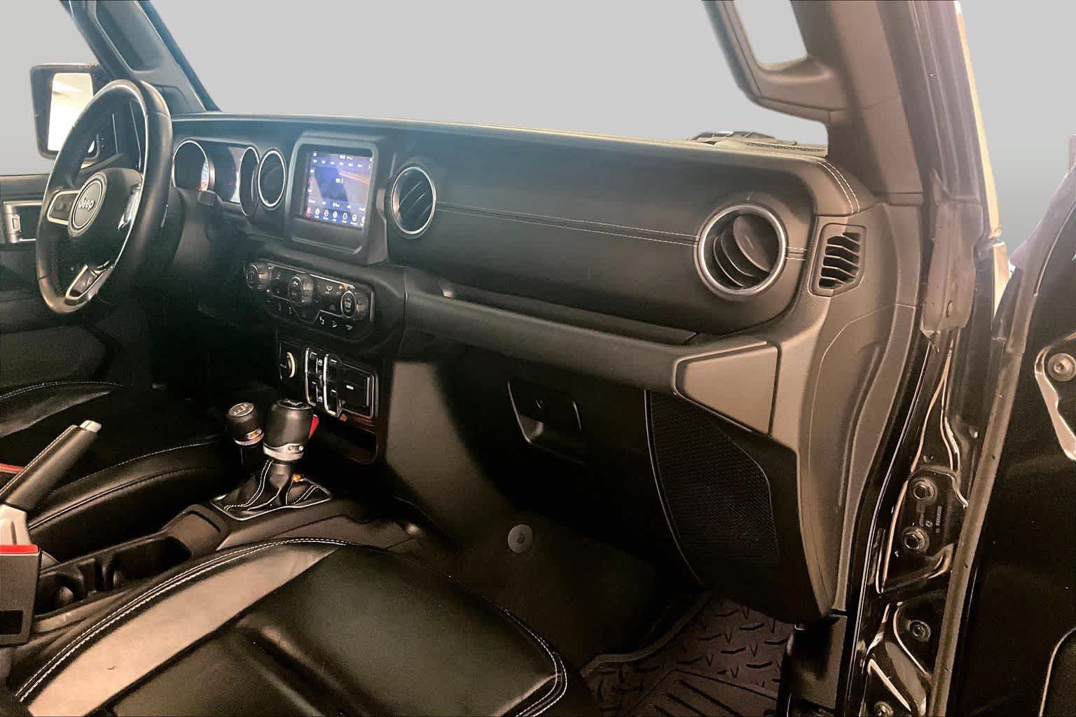 Used 2018 Jeep Wrangler Unlimited Sahara w/ Safety Group AWD/4WD image 17