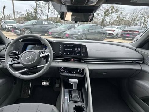 Used 2025 Hyundai Elantra Sport image 18