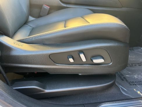 Used 2025 Cadillac XT5 Premium Luxury image 22