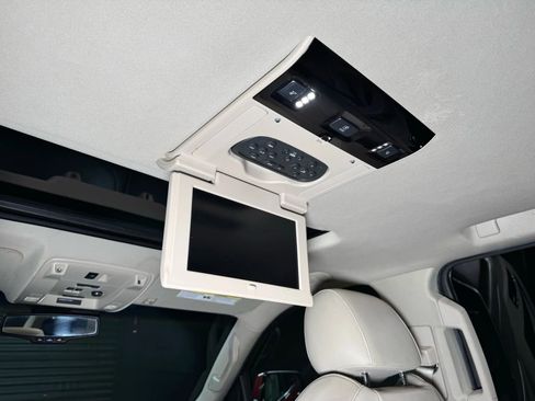 Used 2015 Cadillac Escalade ESV Premium image 24