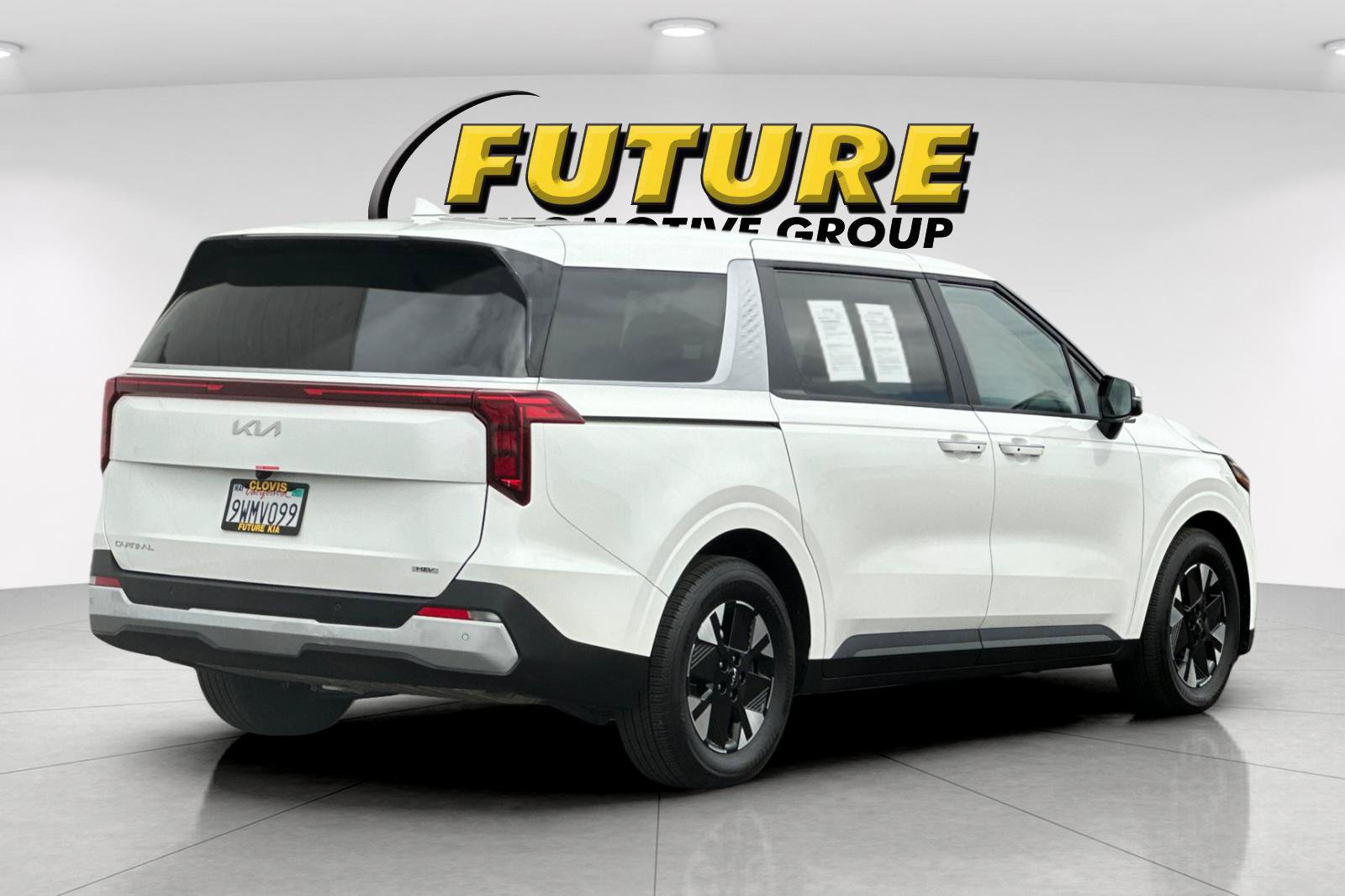 Used 2026 Kia Carnival LXS FWD image 4