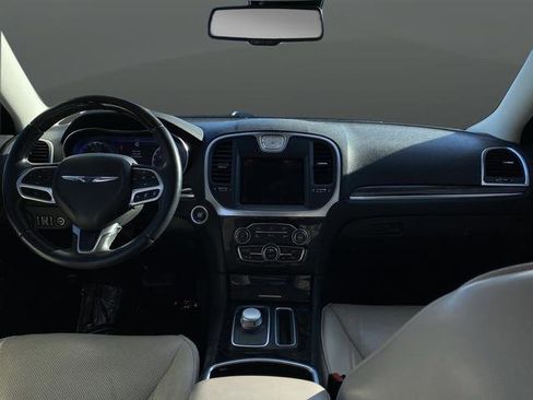 Used 2018 Chrysler 300 Limited w/ Safetytec Plus Group image 5
