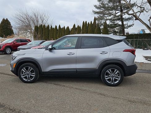 Certified 2022 Kia Seltos LX image 4