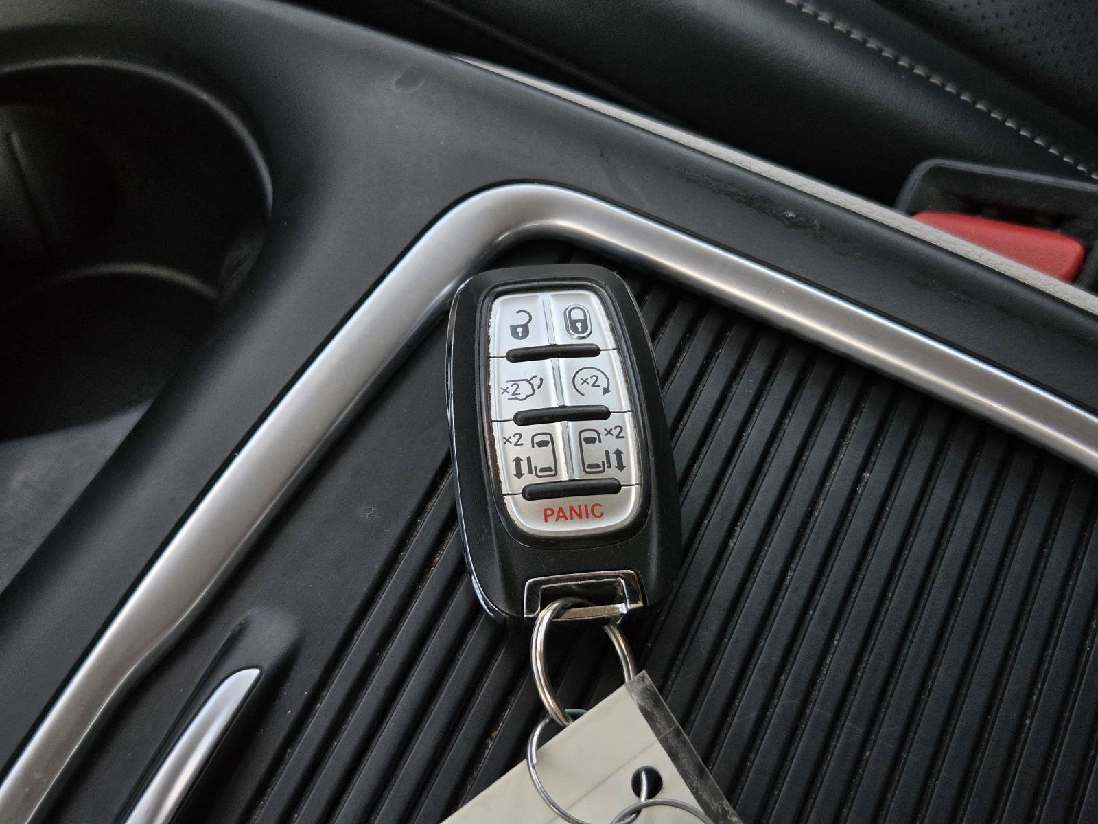 Used 2023 Chrysler Pacifica Touring-L FWD image 34
