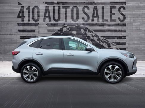 Used 2023 Ford Escape Platinum AWD/4WD image 2