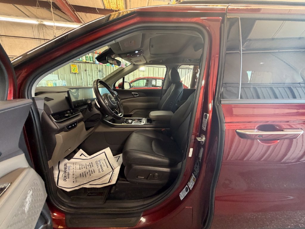 Used 2025 Kia Carnival SX FWD image 9
