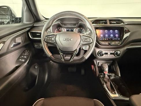 Used 2022 Chevrolet TrailBlazer RS w/ Sun and Liftgate Package FWD image 16