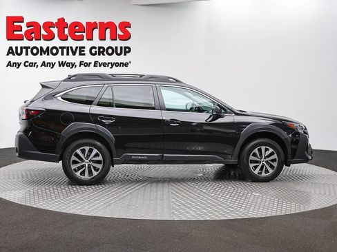 Used 2023 Subaru Outback Premium AWD/4WD image 4