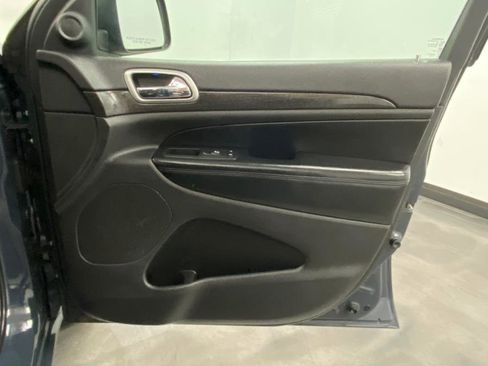 Used 2017 Jeep Grand Cherokee Altitude image 44