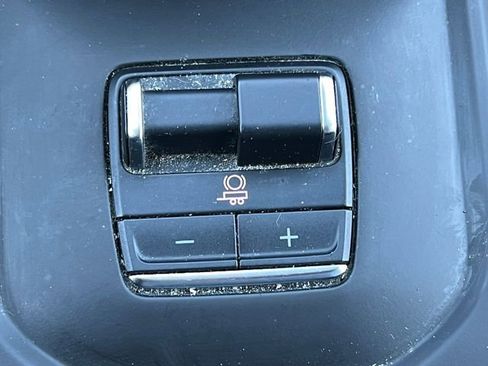 Used 2023 GMC Sierra 1500 AT4 w/ Technology Package AWD/4WD image 35