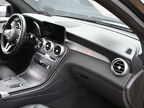 Used 2022 Mercedes-Benz GLC 300 image 27