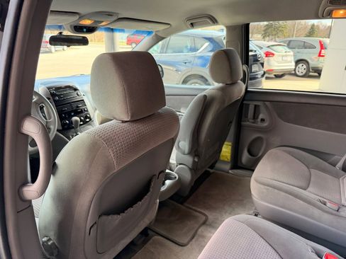 Used 2006 Toyota Sienna CE image 11