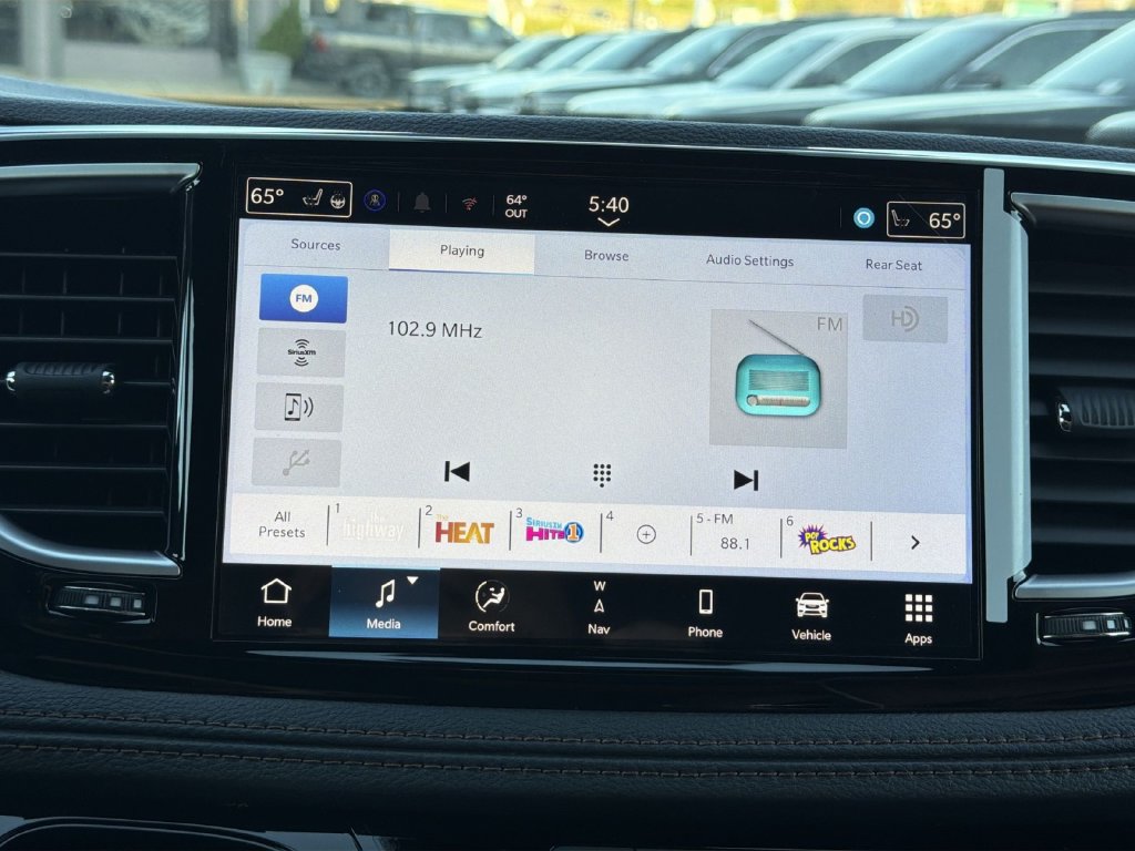 Used 2026 Chrysler Pacifica Pinnacle FWD image 18