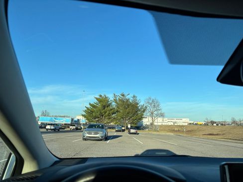 Used 2025 Toyota Corolla LE image 33