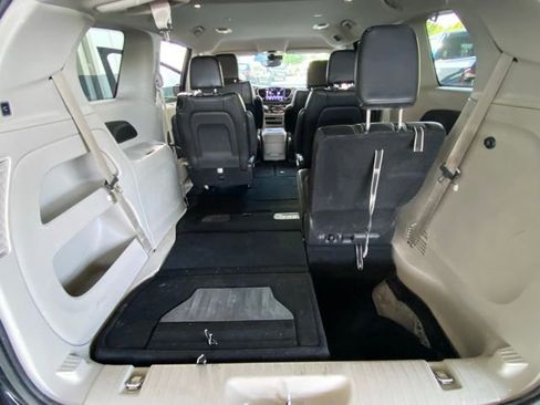Used 2023 Chrysler Pacifica Touring-L image 26