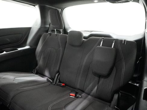 Used 2019 Chrysler Pacifica Touring Plus w/ S Appearance Package image 17