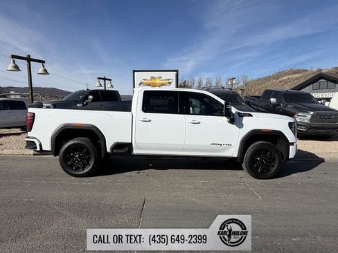 Used 2025 GMC Sierra 2500 AT4 image 4