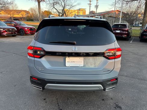 Used 2025 Honda Pilot Touring image 6
