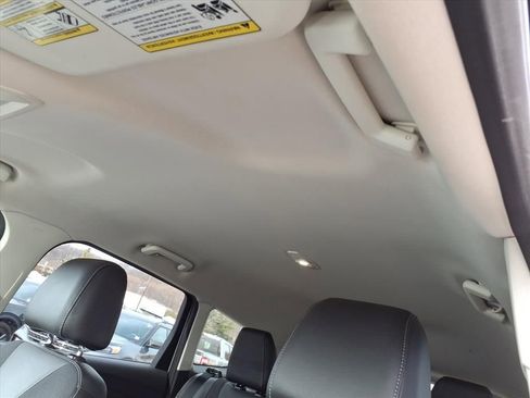 Used 2015 Ford Escape SE w/ SE Chrome Package image 17