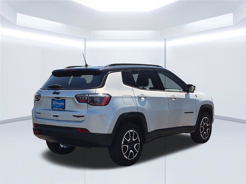 Used 2024 Jeep Compass Trailhawk AWD/4WD image 6