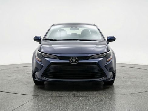 Used 2025 Toyota Corolla LE FWD image 2