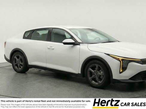 Used 2025 Kia K4 LXS image 1
