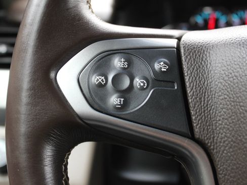 Used 2015 Chevrolet Suburban LT image 32