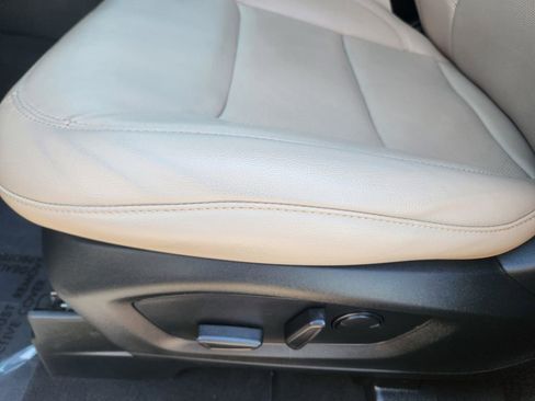 Used 2022 Ford Explorer Limited w/ Equipment Group 301A image 9