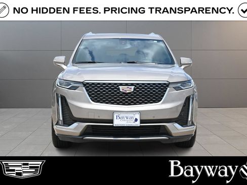Used 2022 Cadillac XT6 Luxury FWD image 2