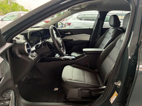 Used 2025 Chevrolet Trax LT w/ LT Convenience Package FWD image 25