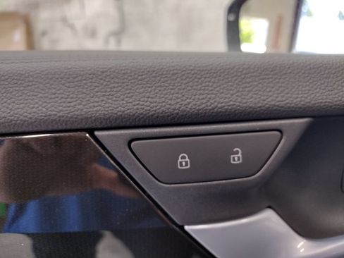 New 2026 Volkswagen Tiguan SEL R-Line AWD/4WD image 18