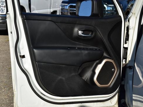 Used 2017 Jeep Renegade Trailhawk image 9