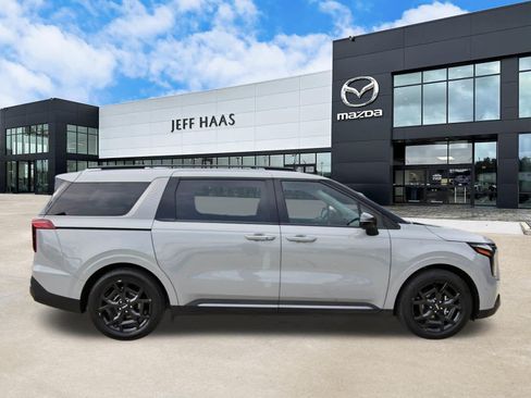 Used 2025 Kia Carnival SX Prestige FWD image 5