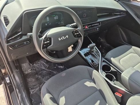 Used 2025 Kia Niro LX FWD image 15