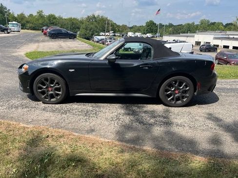 Used 2018 FIAT 124 Spider Abarth w/ Convenience Group RWD image 8